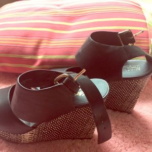 Mossimo platform peep toes